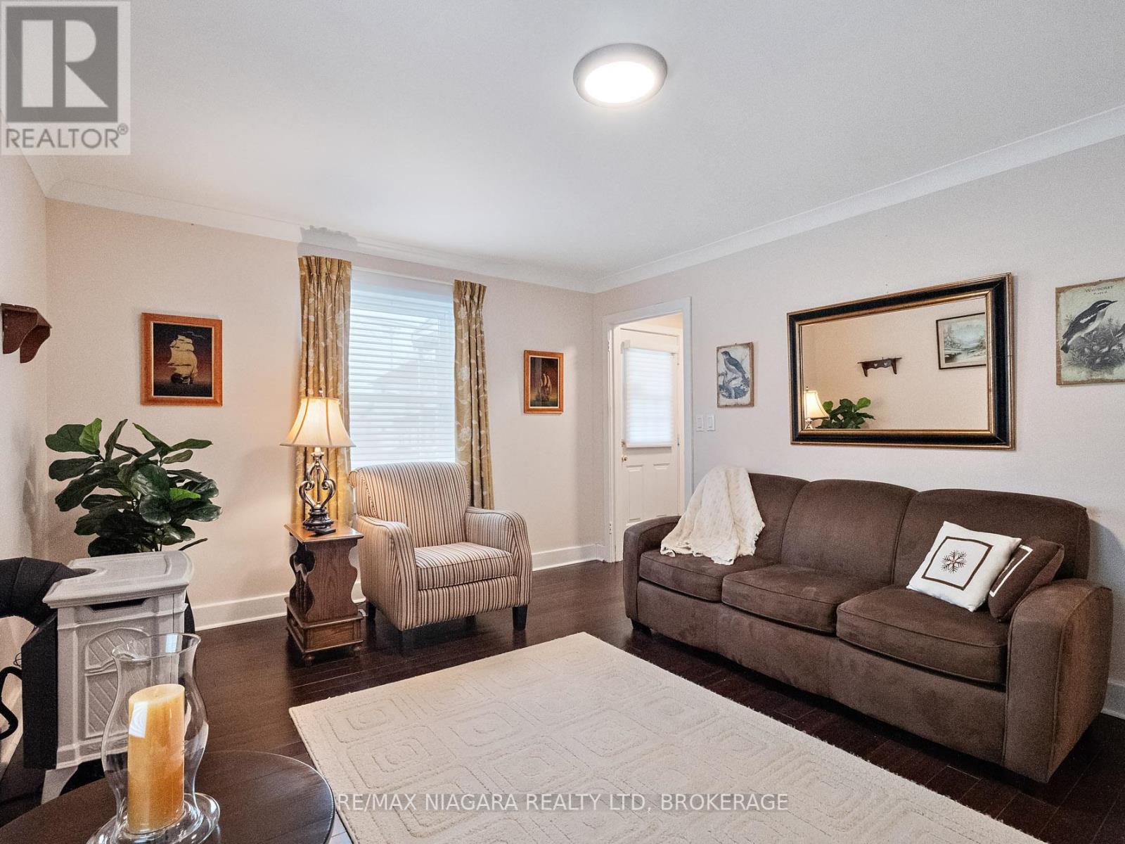 207 Gilmore Road, Fort Erie, Ontario L2A 2M2 - Photo 5 - X12067033