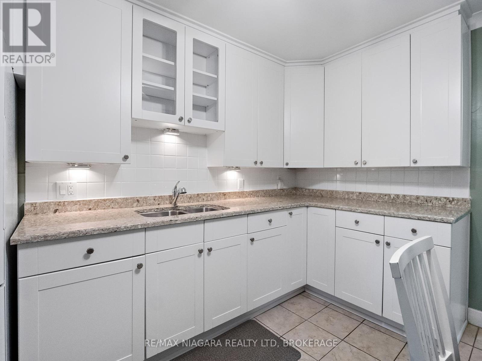 207 Gilmore Road, Fort Erie, Ontario L2A 2M2 - Photo 14 - X12067033