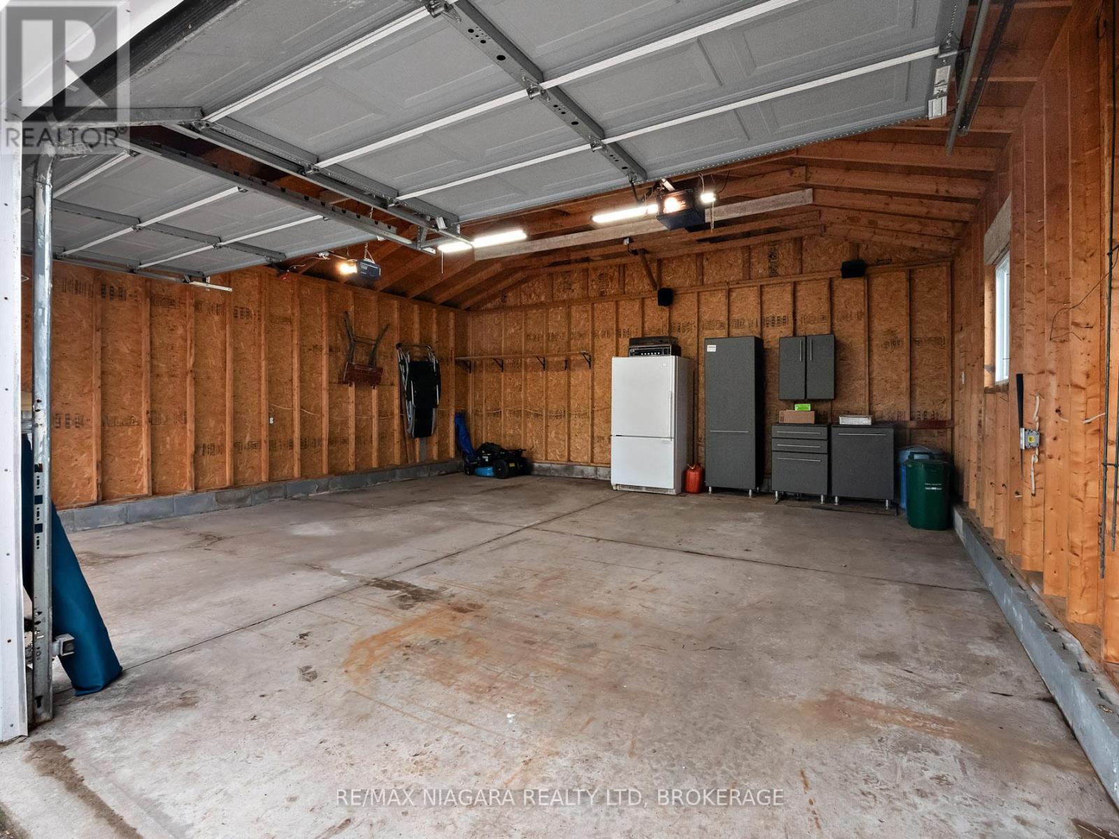 207 Gilmore Road, Fort Erie, Ontario L2A 2M2 - Photo 21 - X12067033