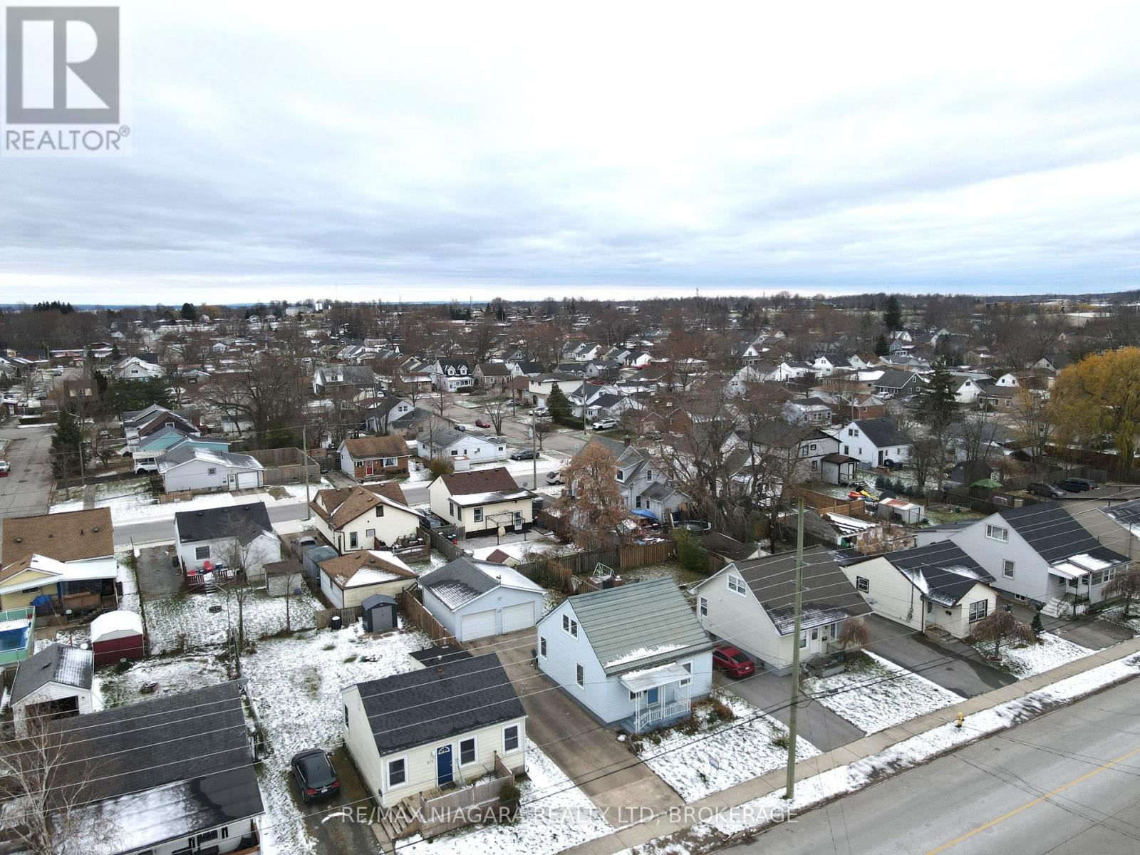 207 Gilmore Road, Fort Erie, Ontario L2A 2M2 - Photo 23 - X12067033