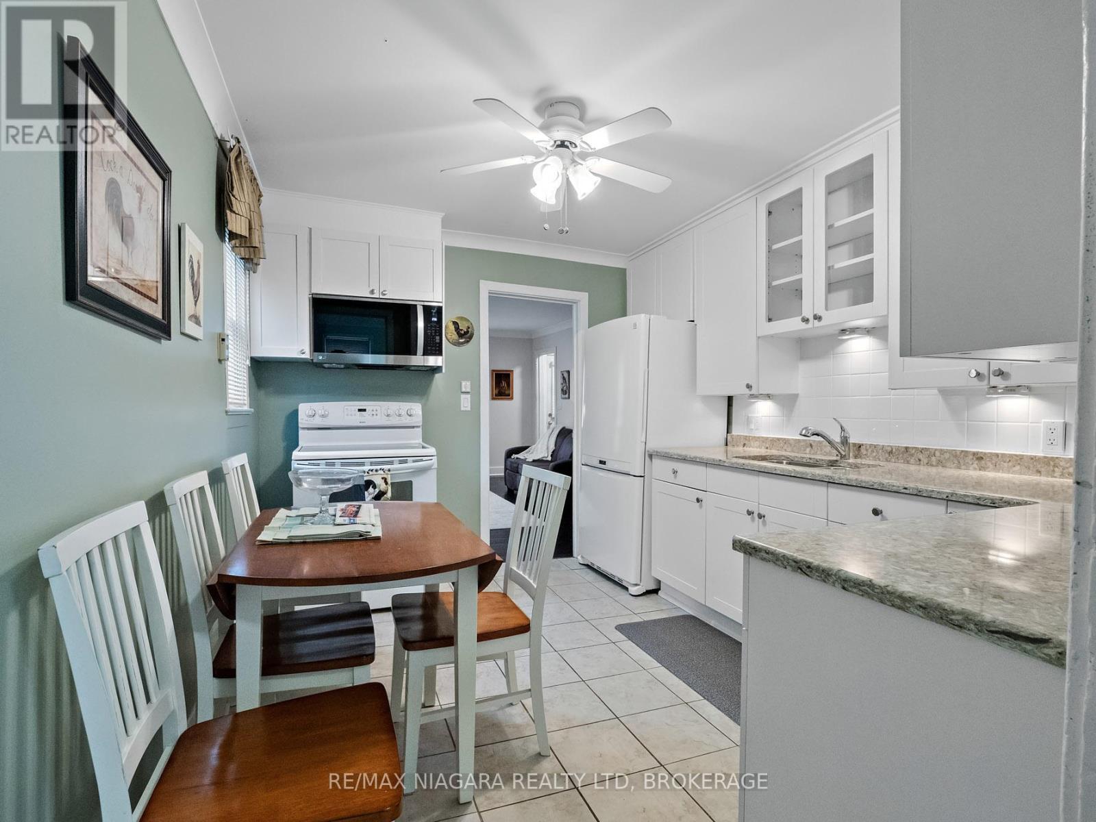 207 Gilmore Road, Fort Erie, Ontario L2A 2M2 - Photo 13 - X12067033