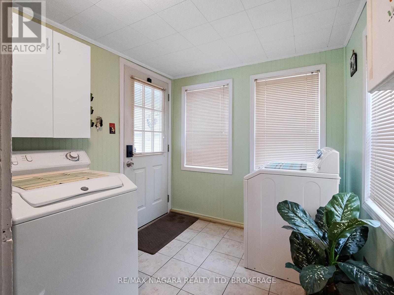 207 Gilmore Road, Fort Erie, Ontario L2A 2M2 - Photo 15 - X12067033