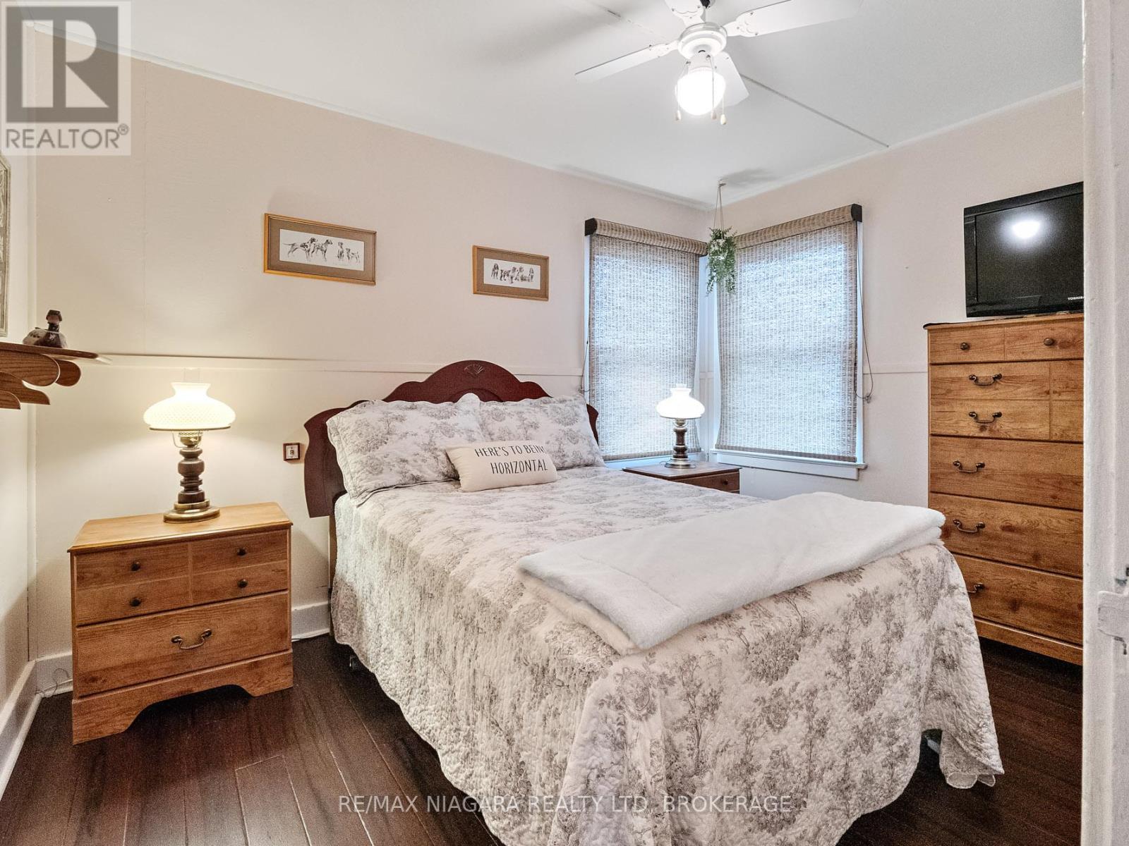 207 Gilmore Road, Fort Erie, Ontario L2A 2M2 - Photo 9 - X12067033