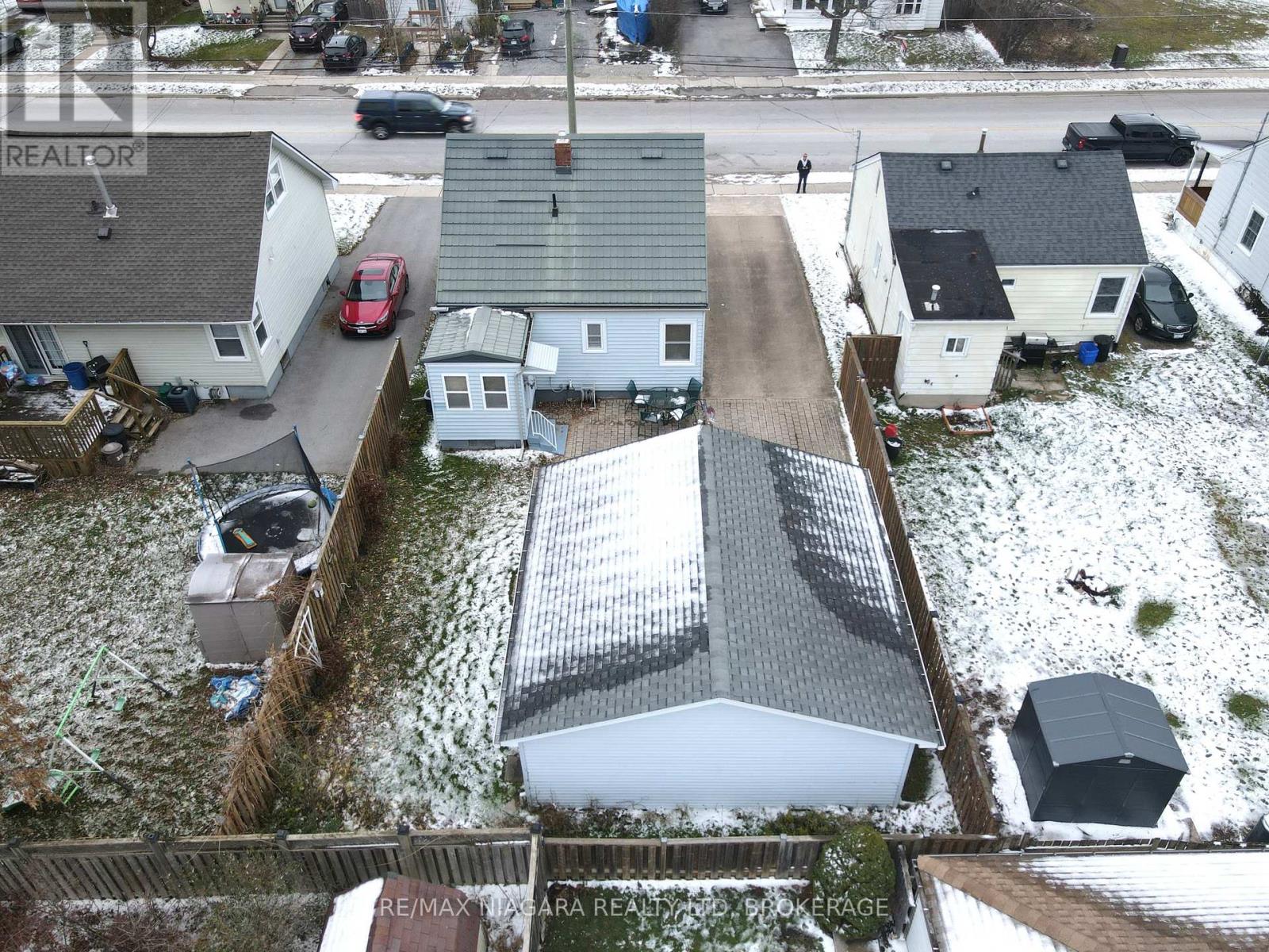 207 Gilmore Road, Fort Erie, Ontario L2A 2M2 - Photo 25 - X12067033