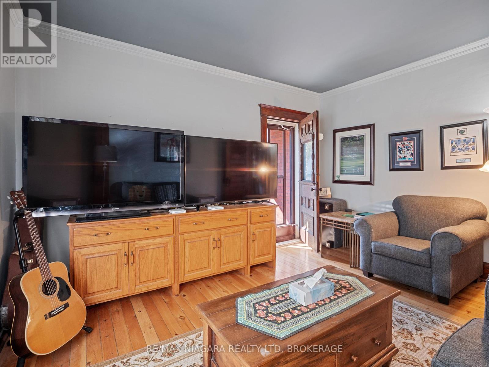 18 Emerick Avenue, Fort Erie, Ontario  L2A 2W3 - Photo 3 - X12434949