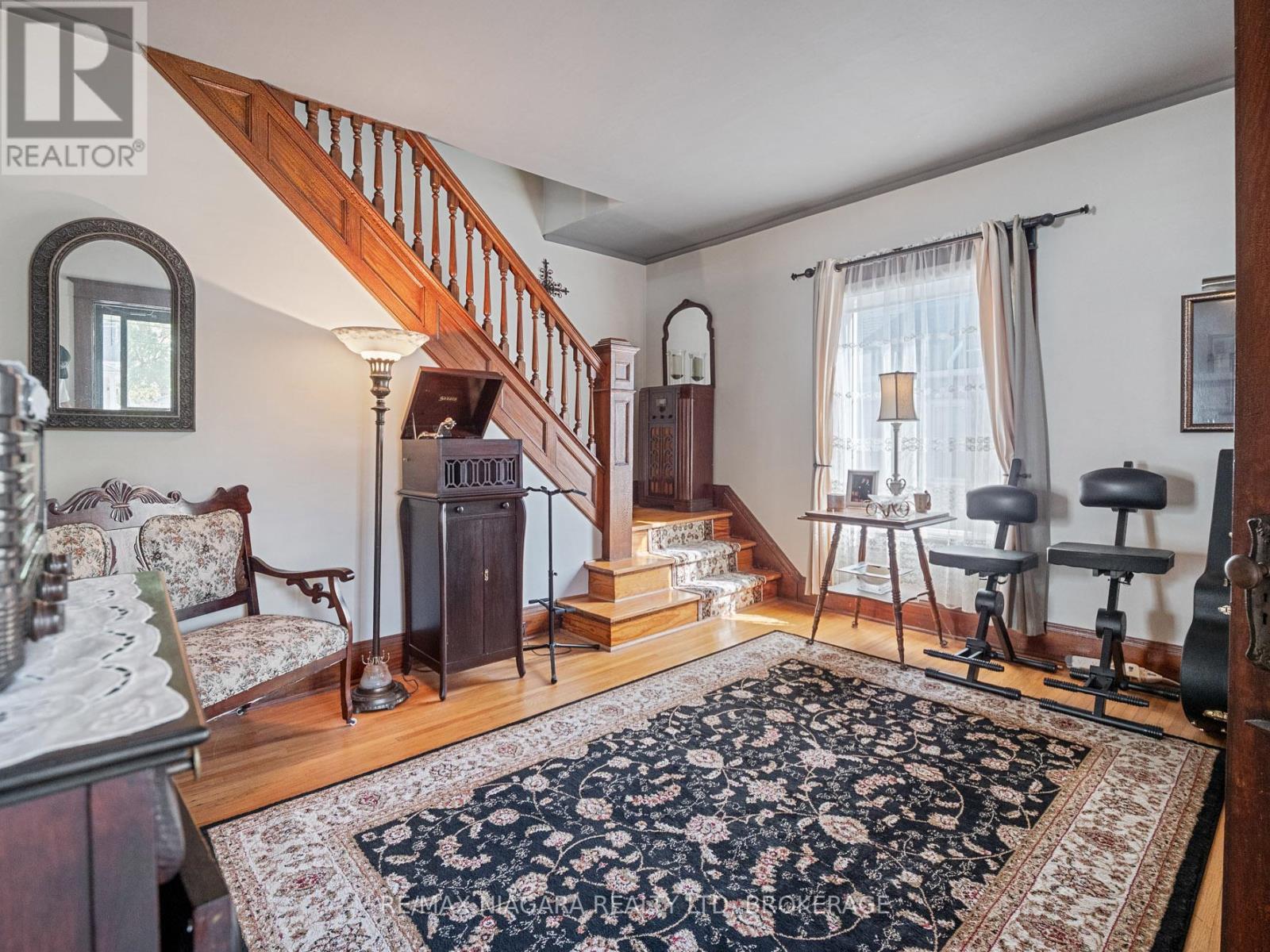 18 Emerick Avenue, Fort Erie, Ontario  L2A 2W3 - Photo 5 - X12434949