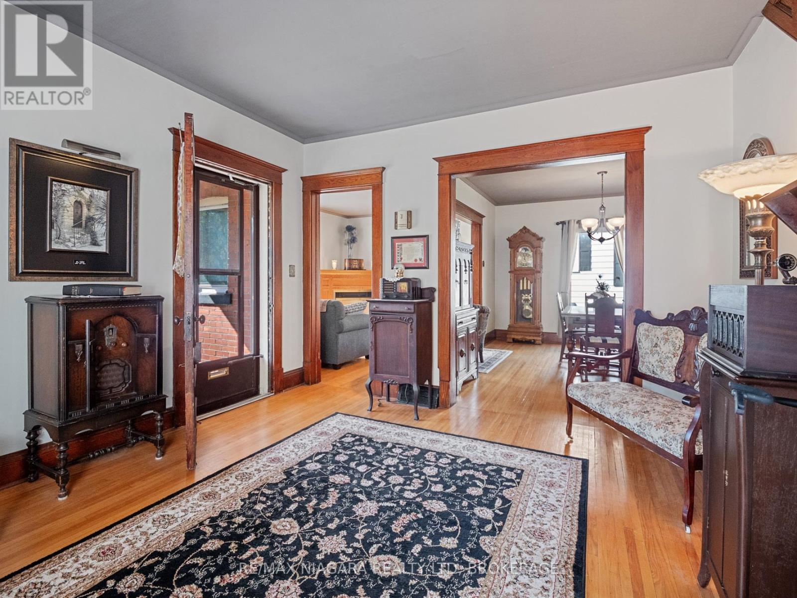 18 Emerick Avenue, Fort Erie, Ontario  L2A 2W3 - Photo 4 - X12434949