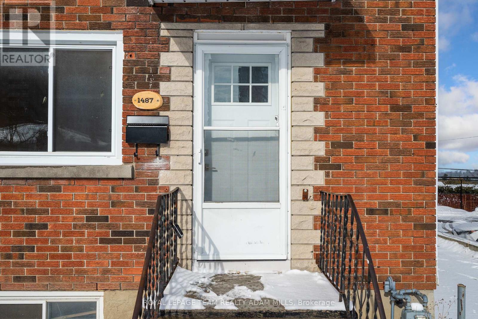 B - 1487 Morisset Avenue, Ottawa, Ontario  K1Z 8H2 - Photo 2 - X12594610