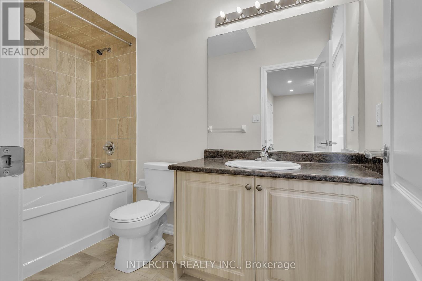 45 Roulette Crescent, Brampton, Ontario  L7A 4R6 - Photo 39 - W12594340