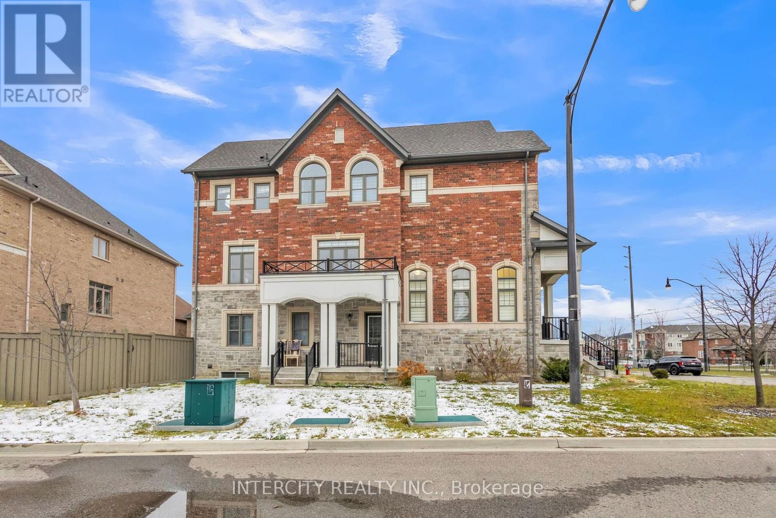 45 Roulette Crescent, Brampton, Ontario  L7A 4R6 - Photo 4 - W12594340