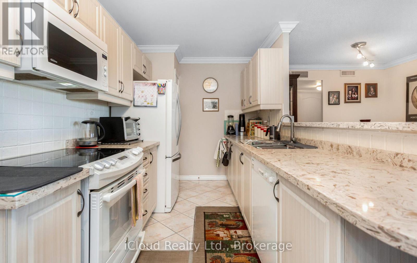 606 - 10 Dayspring Circle, Brampton, Ontario  L6P 1B9 - Photo 13 - W12594342