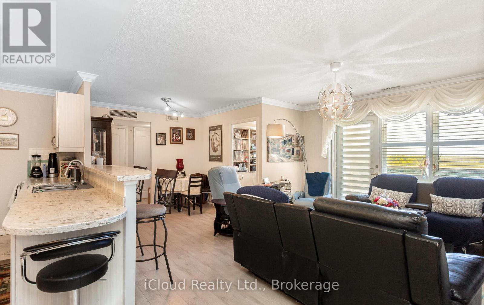 606 - 10 Dayspring Circle, Brampton, Ontario  L6P 1B9 - Photo 2 - W12594342