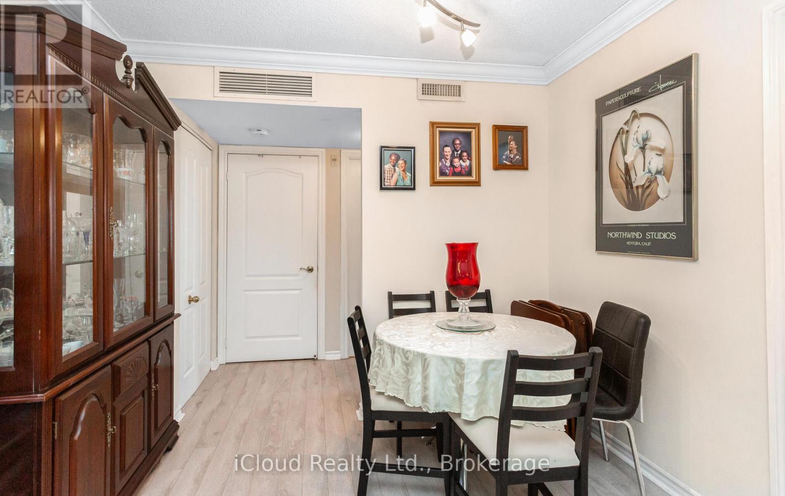 606 - 10 Dayspring Circle, Brampton, Ontario  L6P 1B9 - Photo 9 - W12594342