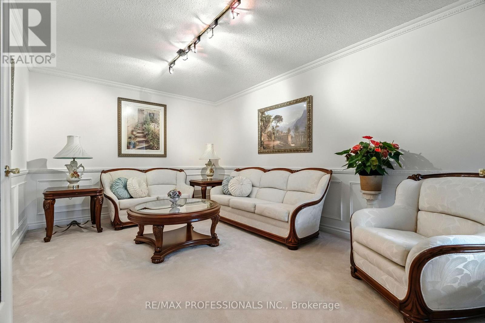 183 Barber Drive, Halton Hills, Ontario L7G 5L5 - Photo 12 - W12594346