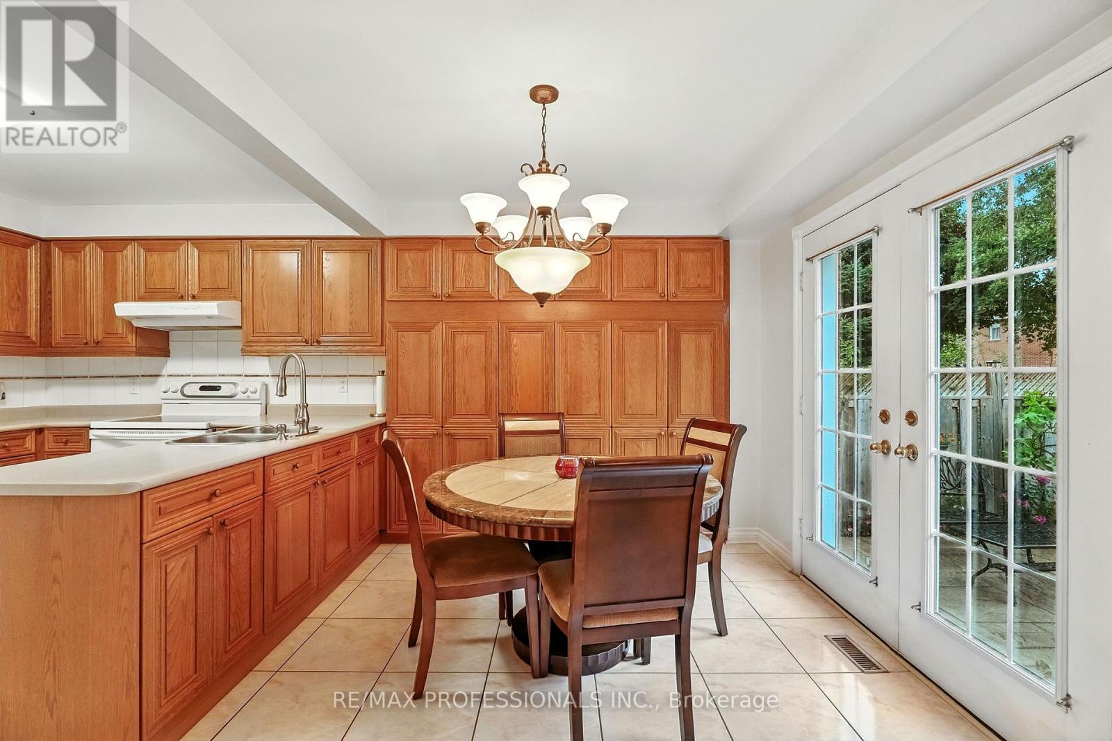 183 Barber Drive, Halton Hills, Ontario L7G 5L5 - Photo 16 - W12594346