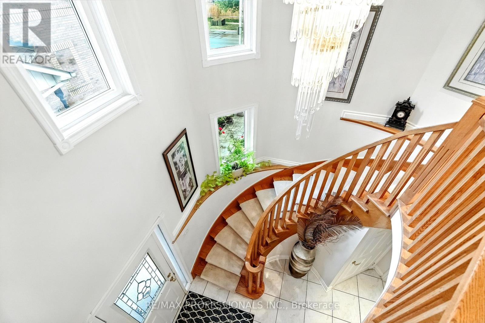 183 Barber Drive, Halton Hills, Ontario L7G 5L5 - Photo 23 - W12594346