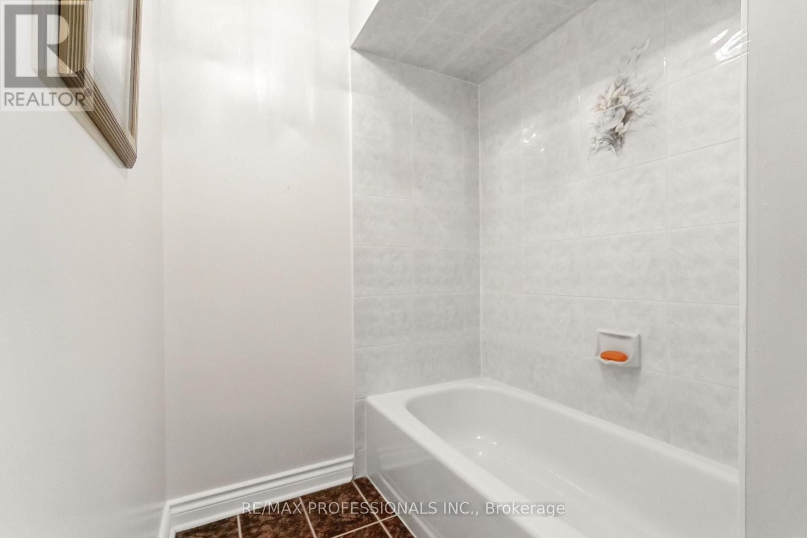 183 Barber Drive, Halton Hills, Ontario L7G 5L5 - Photo 34 - W12594346