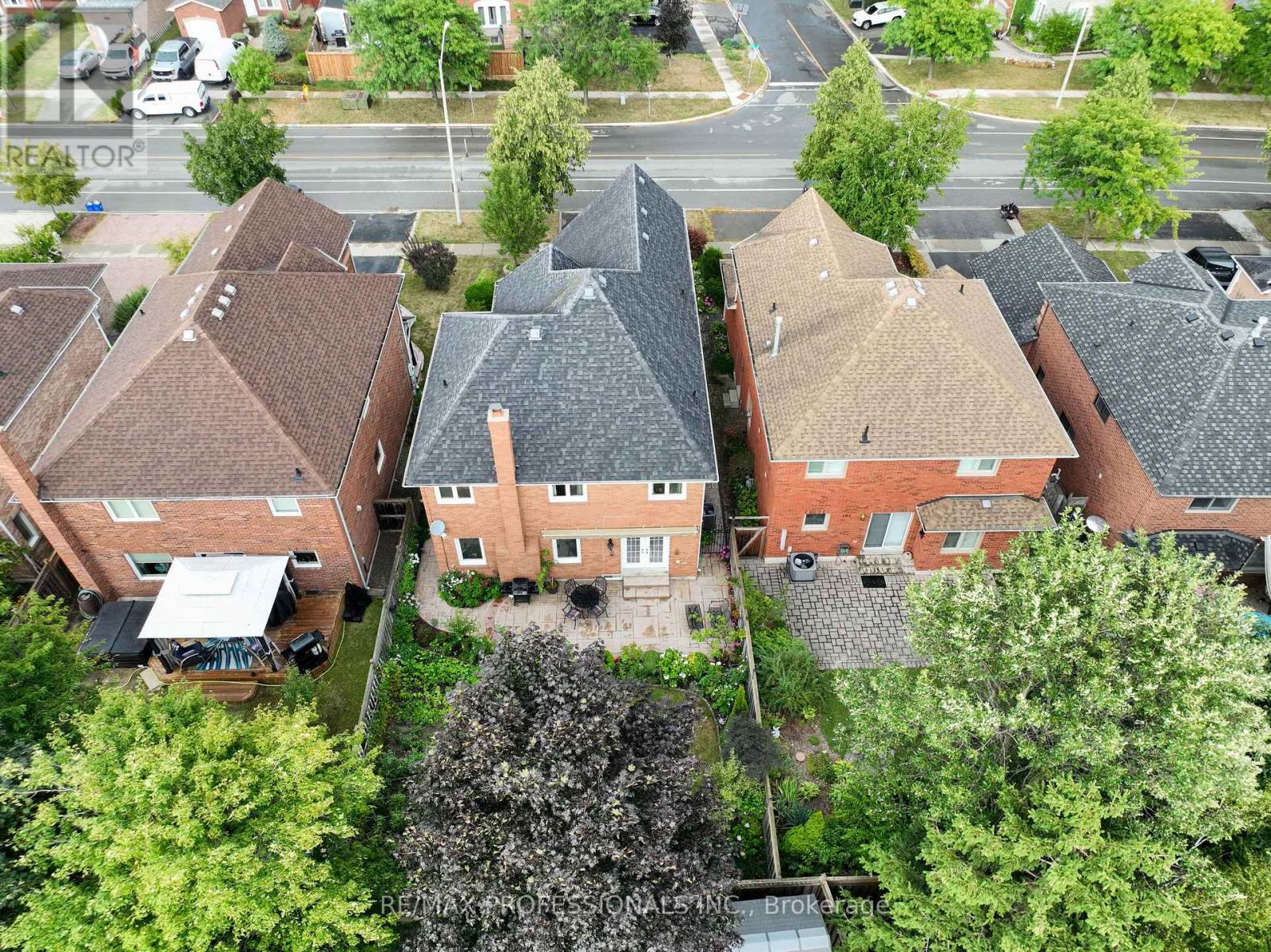 183 Barber Drive, Halton Hills, Ontario L7G 5L5 - Photo 42 - W12594346