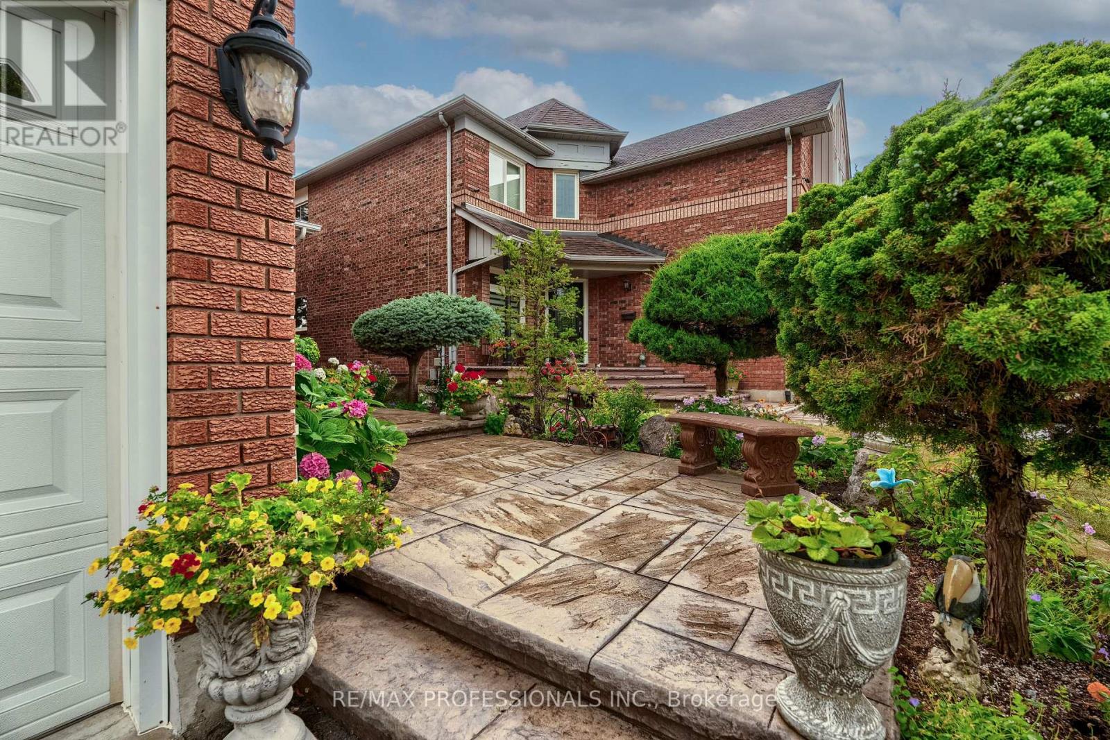 183 Barber Drive, Halton Hills, Ontario L7G 5L5 - Photo 6 - W12594346