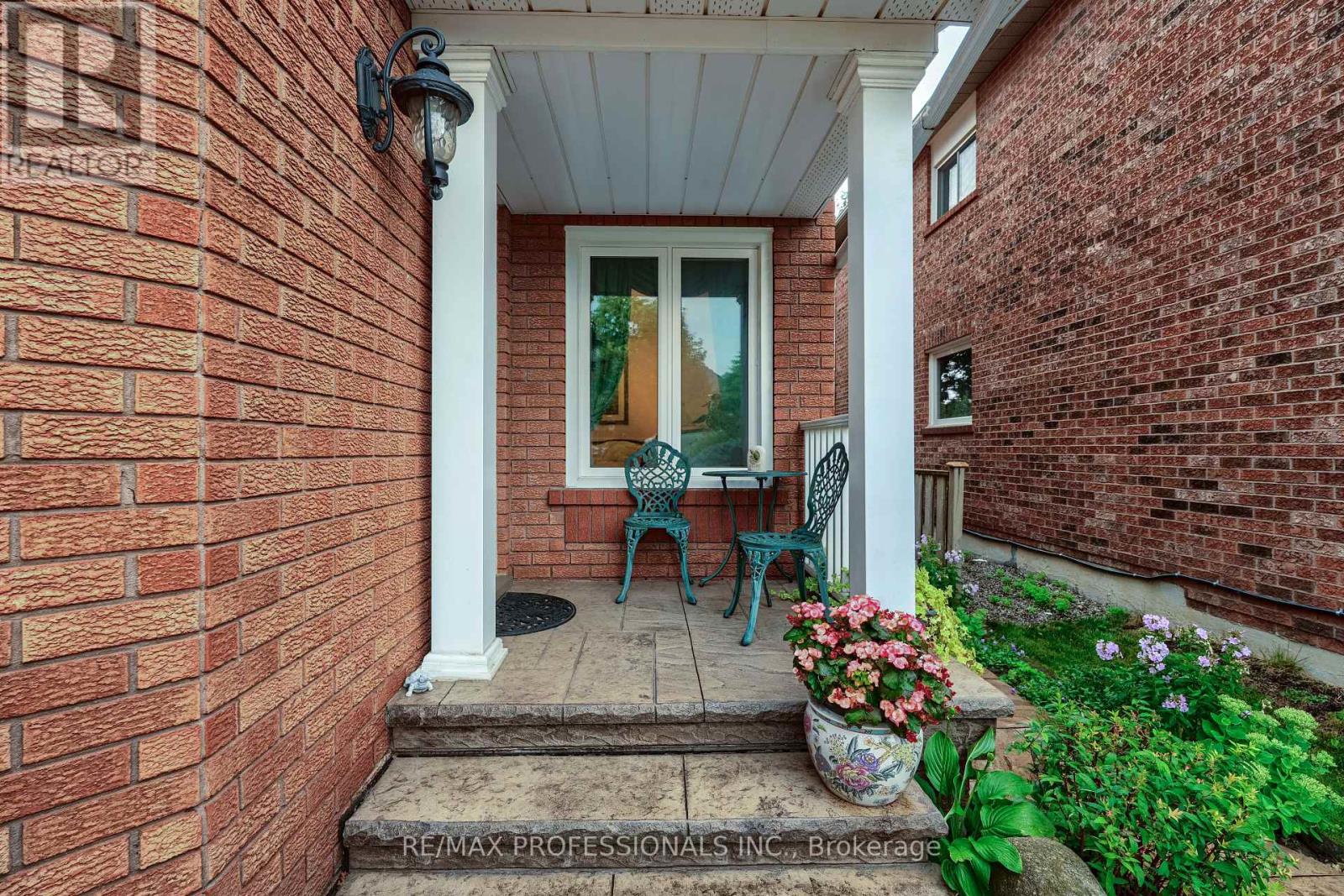 183 Barber Drive, Halton Hills, Ontario L7G 5L5 - Photo 7 - W12594346