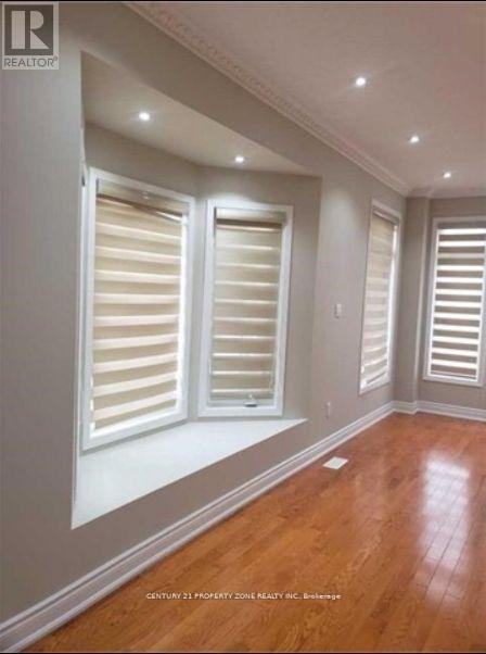 21 Bentgrass Lane, Brampton, Ontario  L7A 3K4 - Photo 5 - W12594386