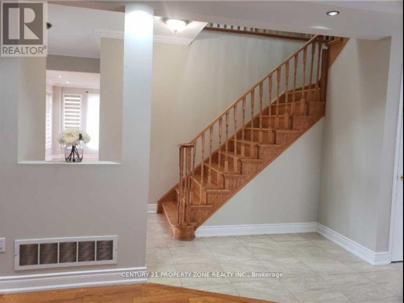 21 Bentgrass Lane, Brampton, Ontario  L7A 3K4 - Photo 6 - W12594386