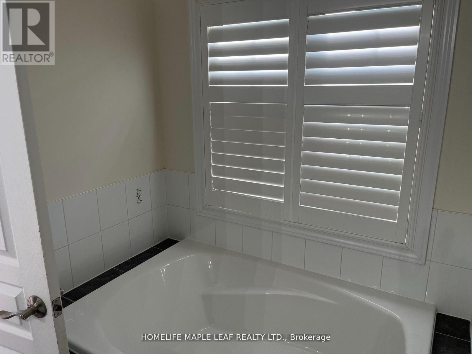 14 Nightland Court, Brampton, Ontario  L6Y 5V3 - Photo 10 - W12594396