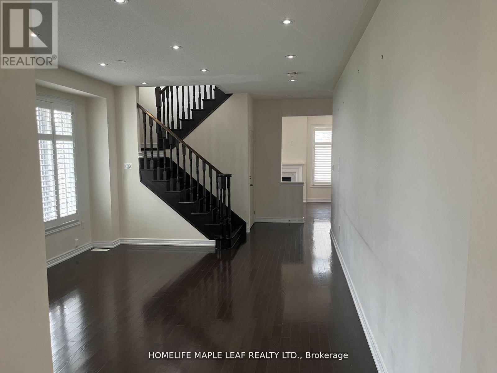 14 Nightland Court, Brampton, Ontario  L6Y 5V3 - Photo 3 - W12594396