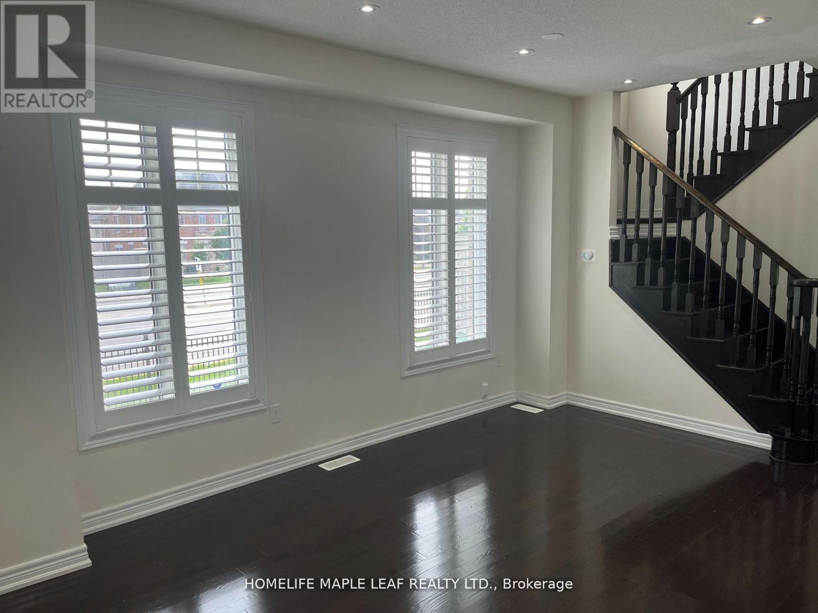 14 Nightland Court, Brampton, Ontario  L6Y 5V3 - Photo 4 - W12594396