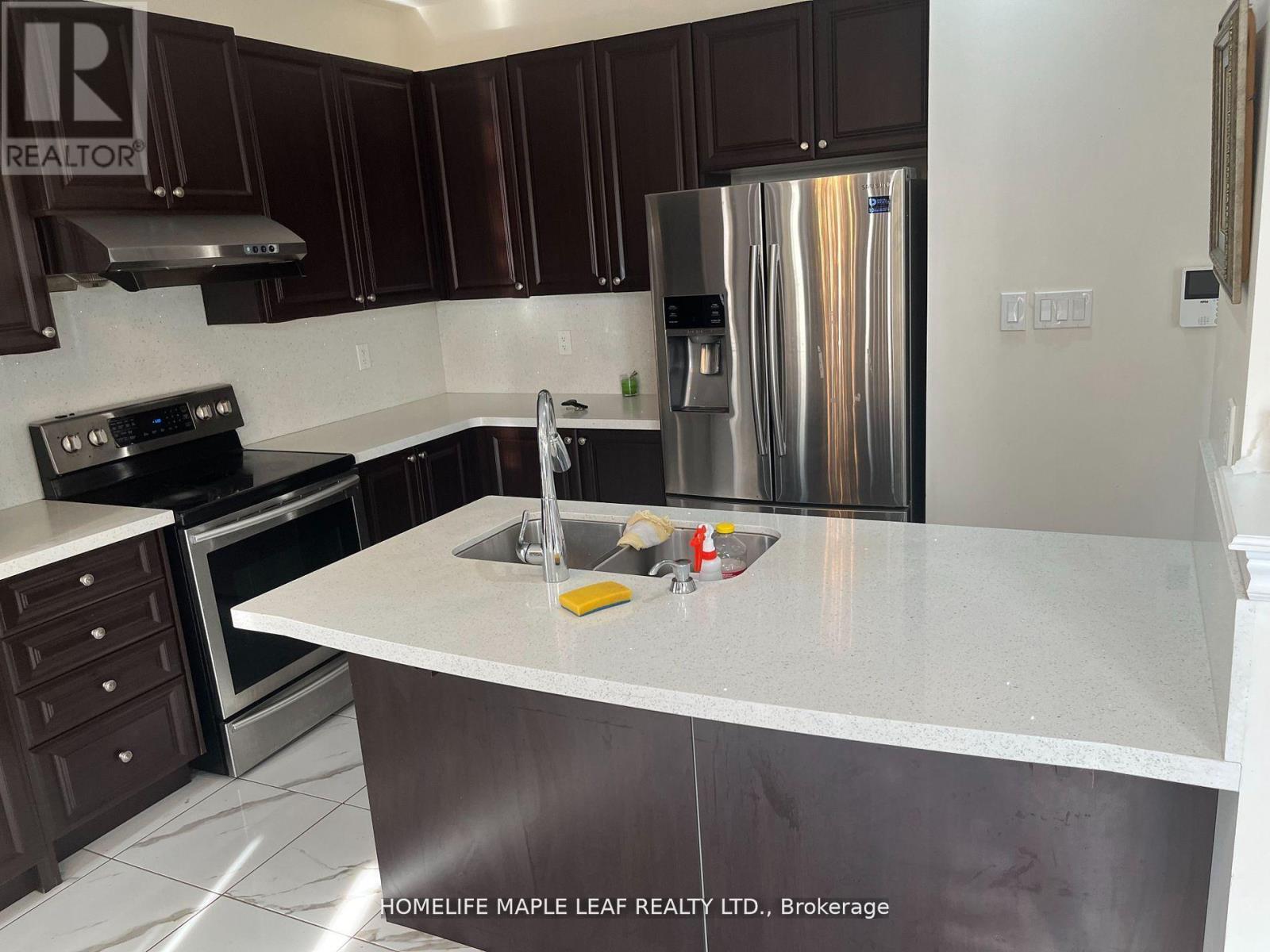 14 Nightland Court, Brampton, Ontario  L6Y 5V3 - Photo 5 - W12594396