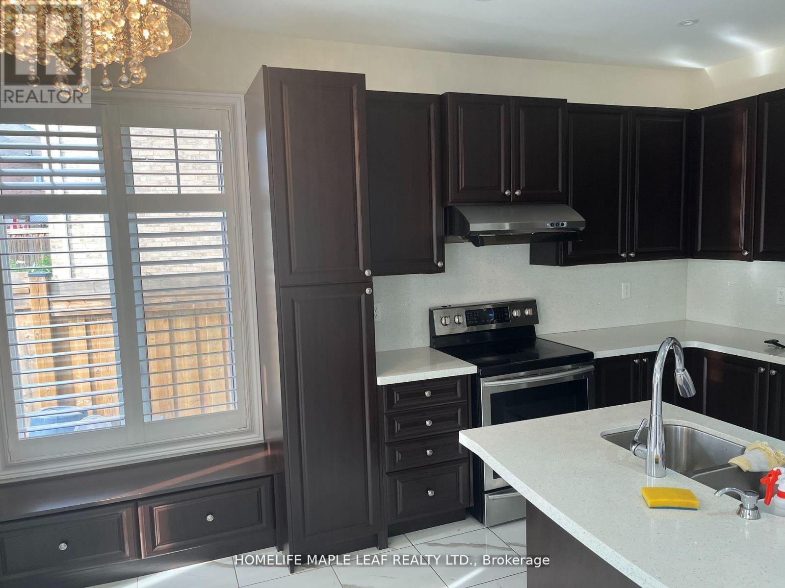 14 Nightland Court, Brampton, Ontario  L6Y 5V3 - Photo 6 - W12594396