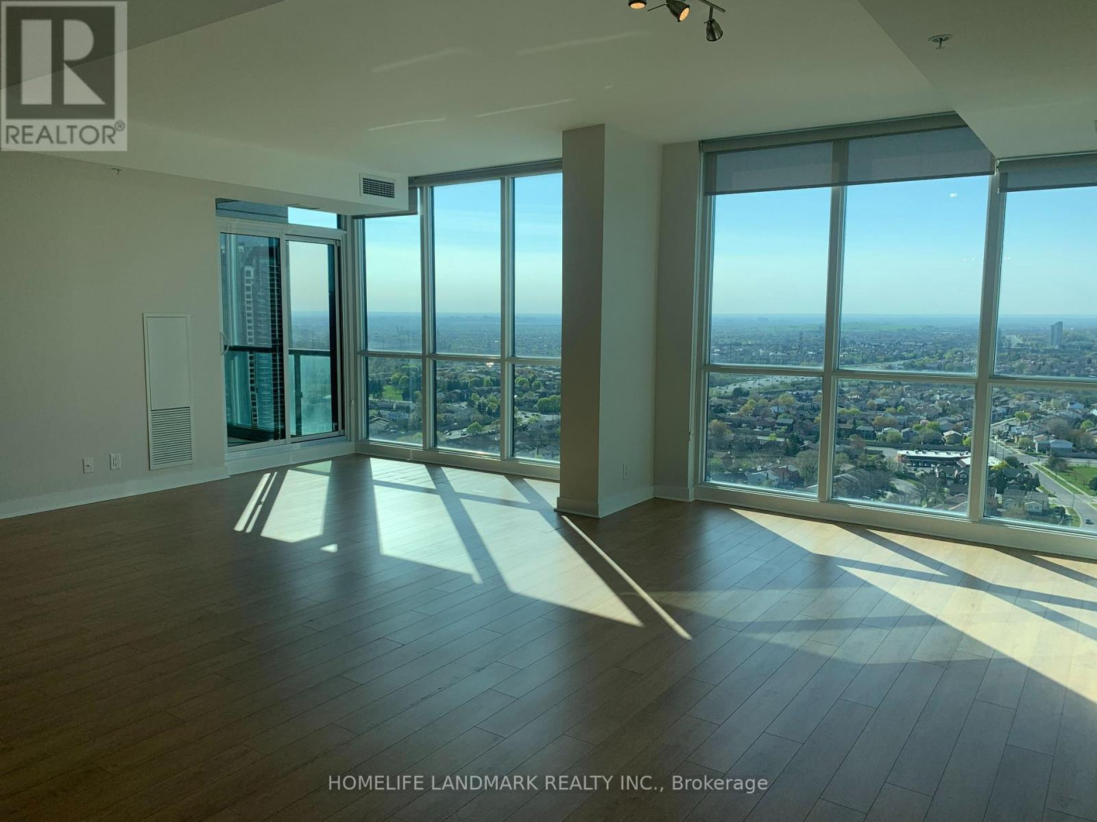 Lph2705 - 3985 Grand Park Drive, Mississauga, Ontario L5B 0H8 - Photo 2 - W12594410