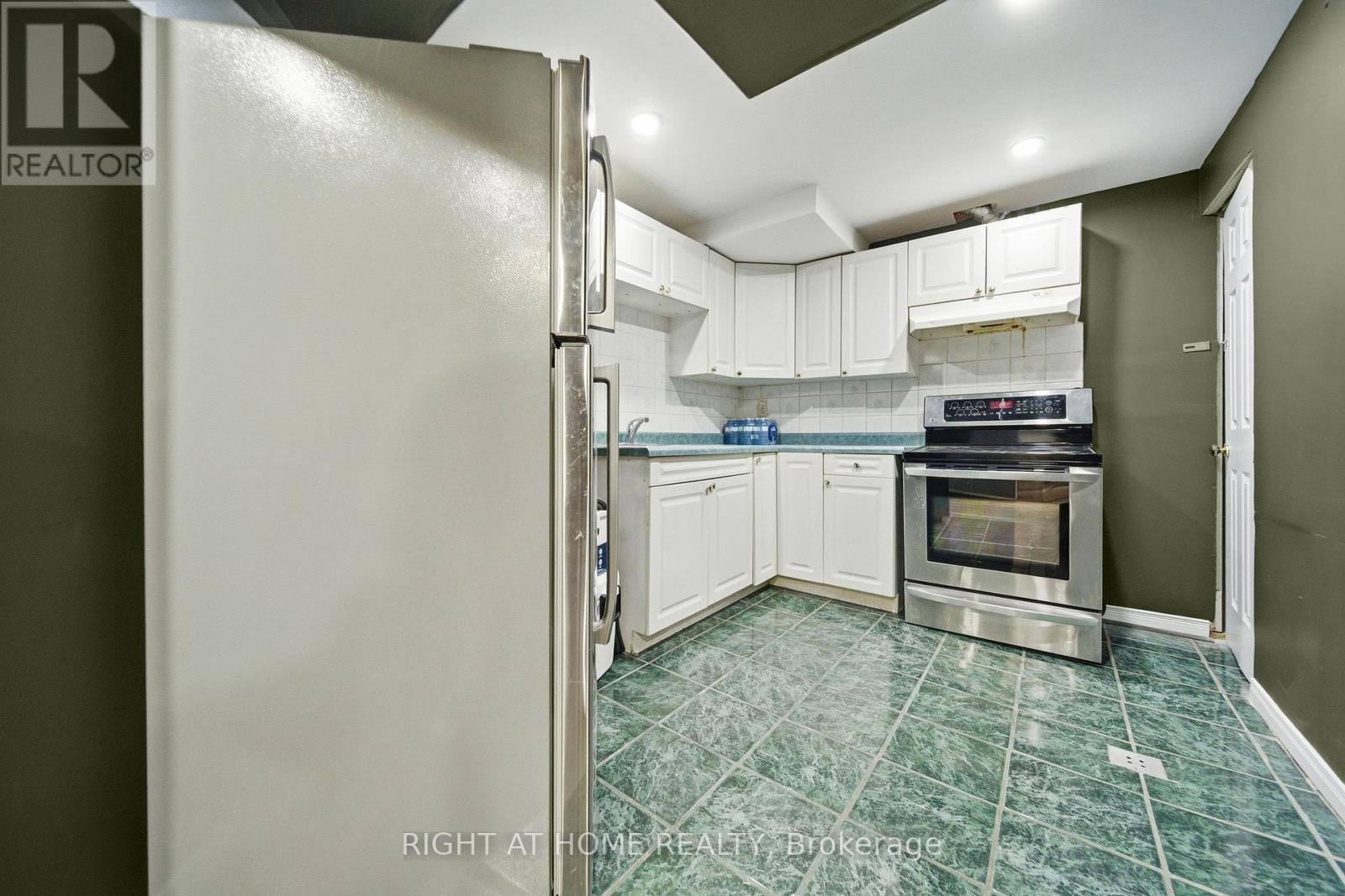 44 Forrester Drive, Brampton, Ontario  L6Y 4L7 - Photo 25 - W12594426