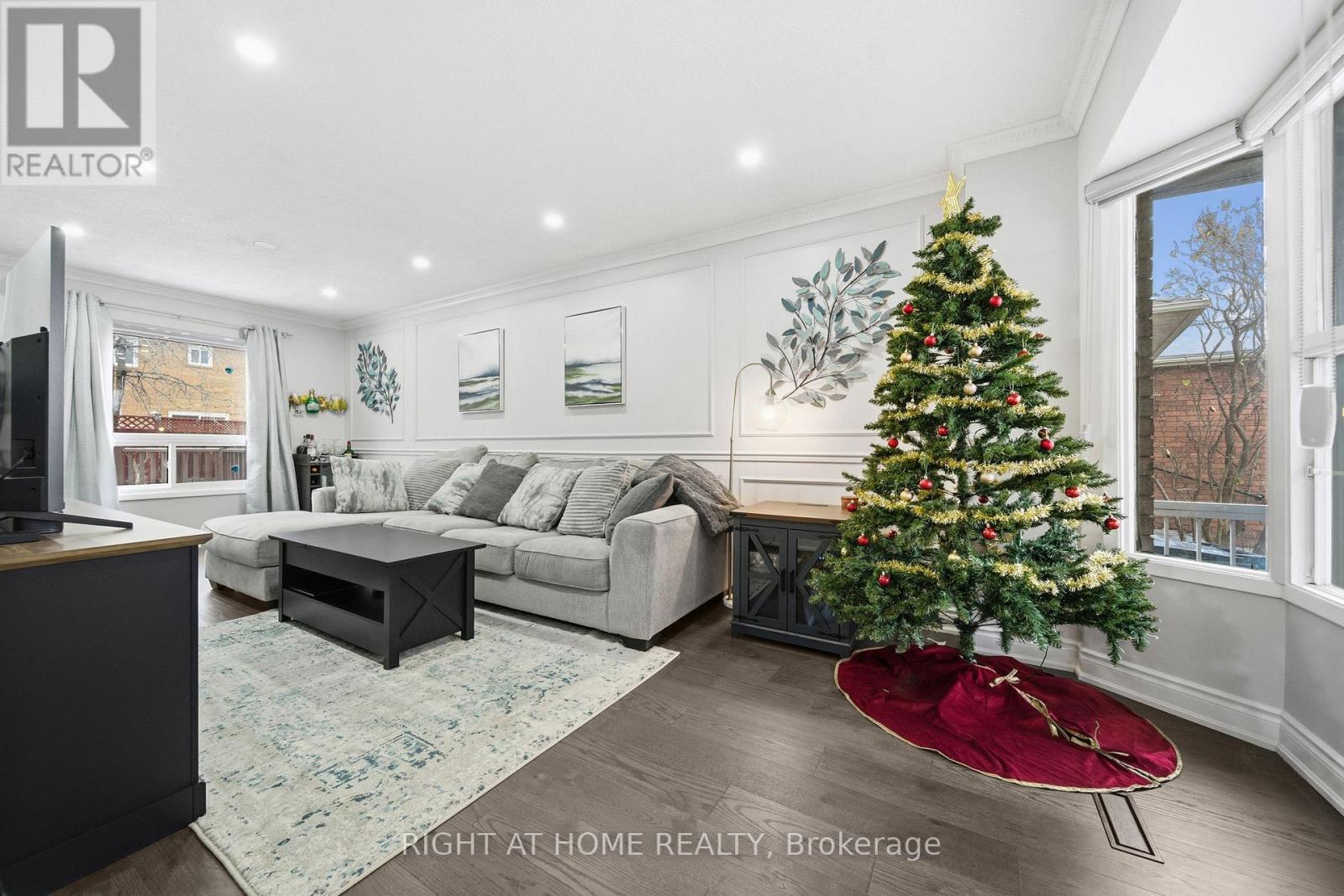 44 Forrester Drive, Brampton, Ontario  L6Y 4L7 - Photo 4 - W12594426