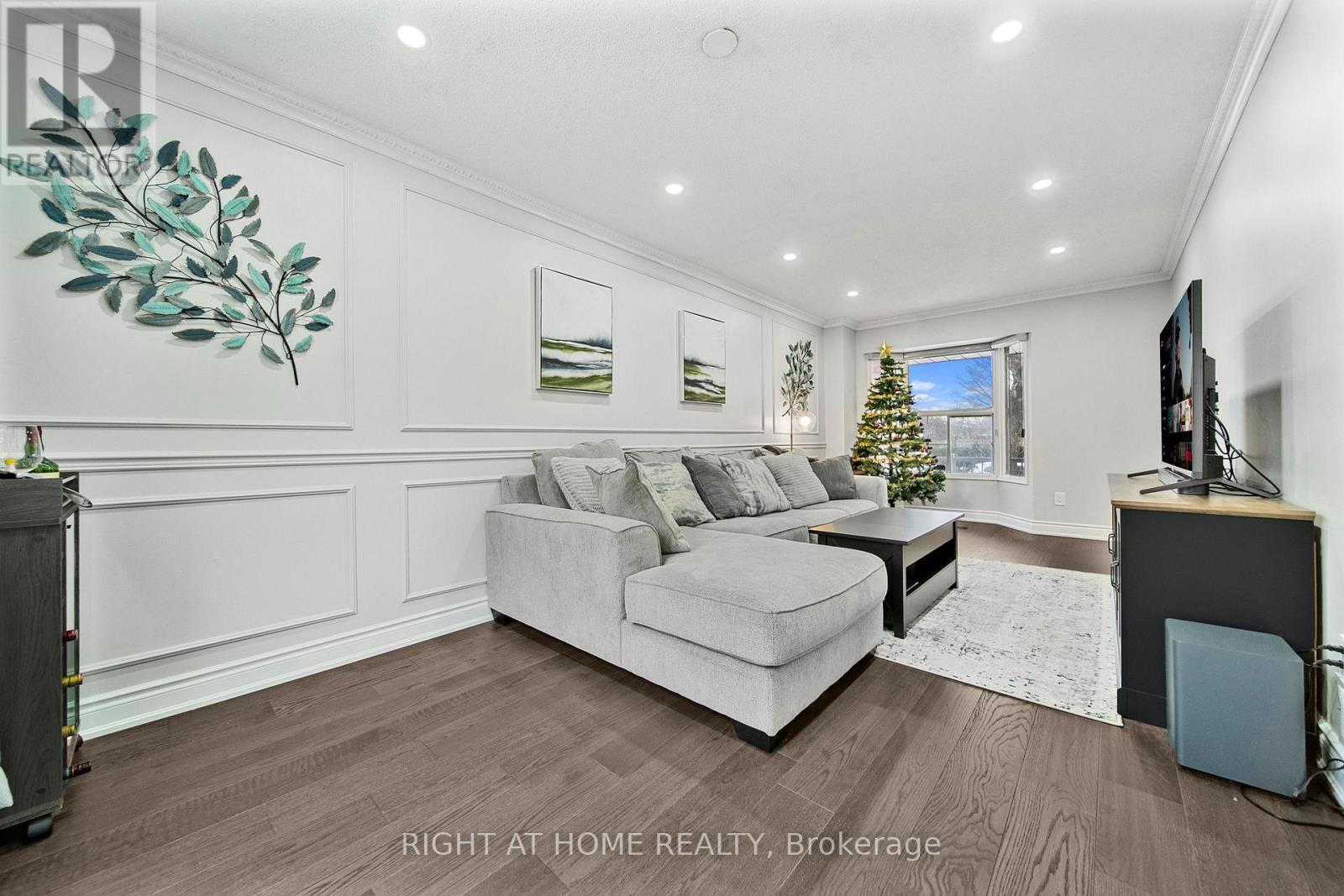 44 Forrester Drive, Brampton, Ontario  L6Y 4L7 - Photo 5 - W12594426