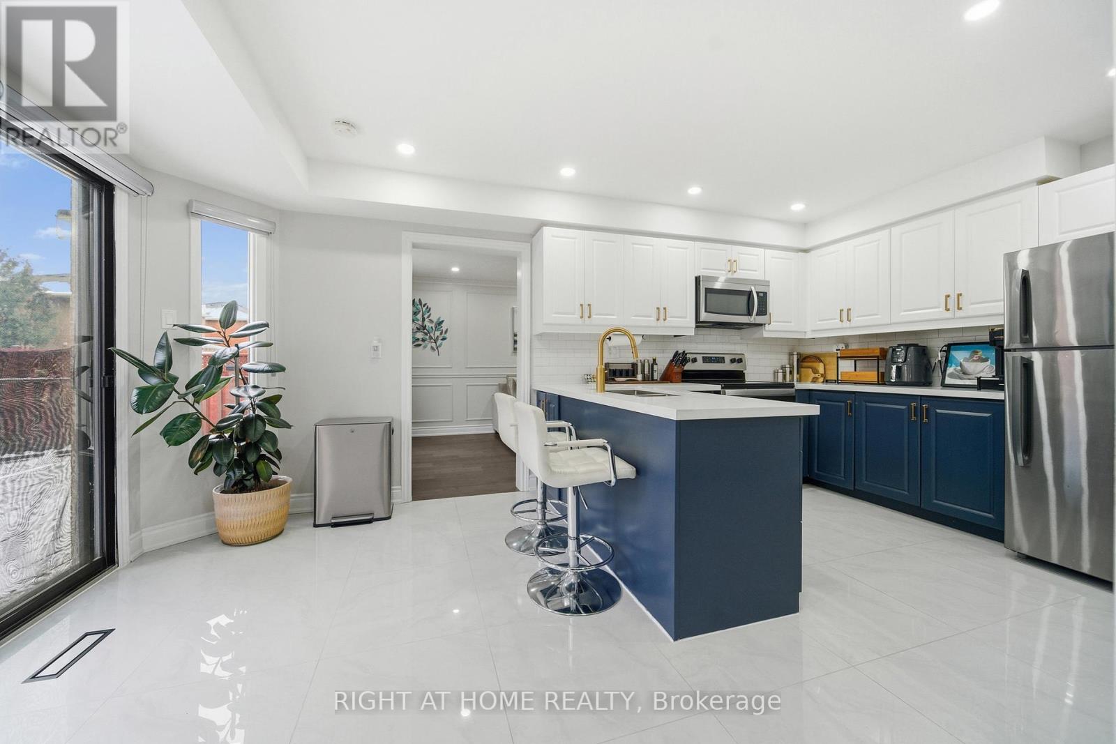 44 Forrester Drive, Brampton, Ontario  L6Y 4L7 - Photo 8 - W12594426