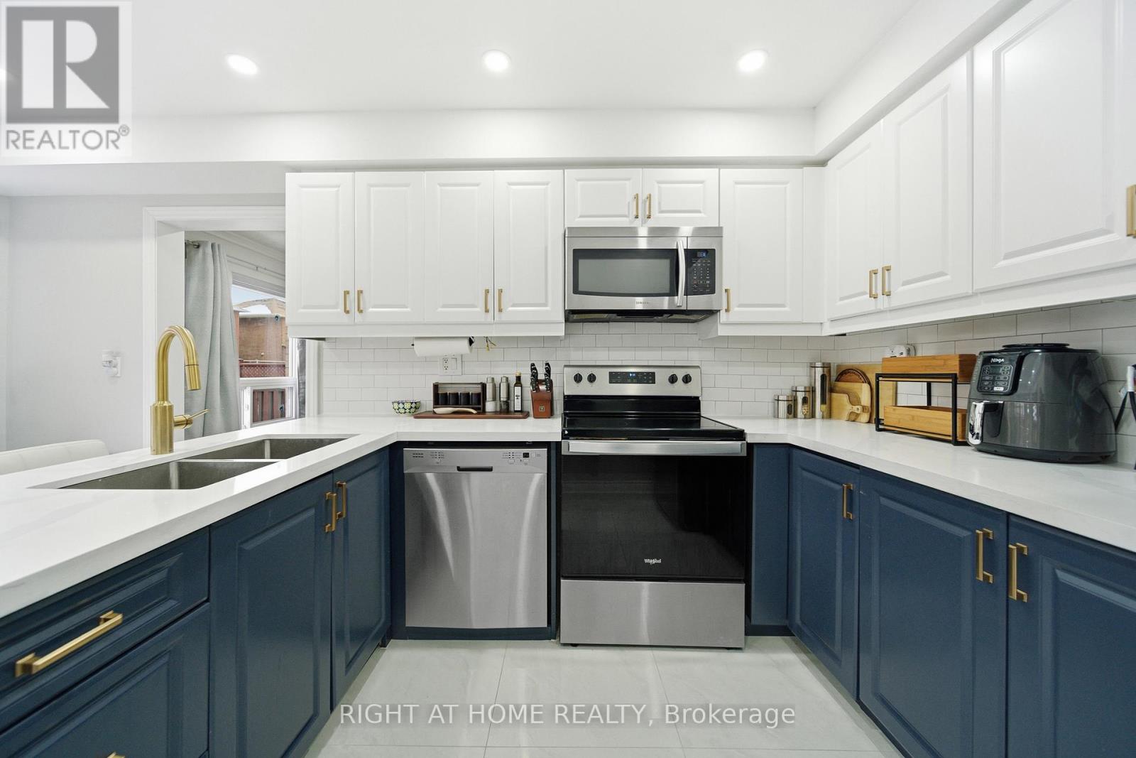 44 Forrester Drive, Brampton, Ontario  L6Y 4L7 - Photo 9 - W12594426