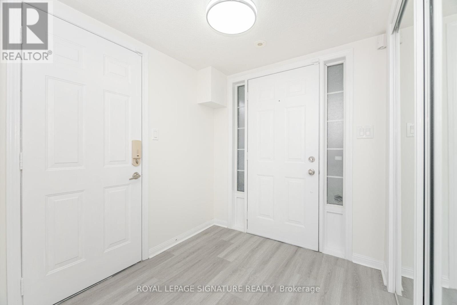 1182 Barnard Drive, Milton, Ontario  L9T 6R4 - Photo 5 - W12594448