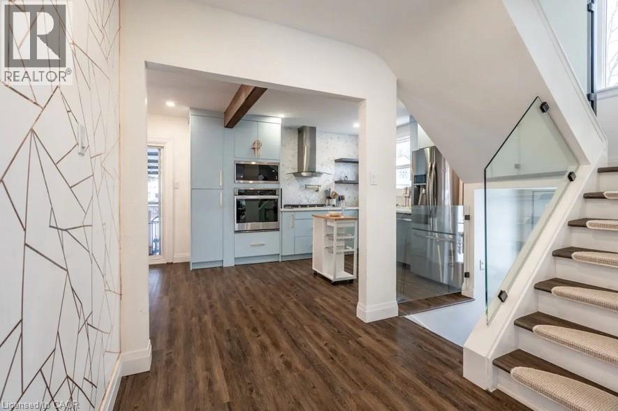 122 Queensdale Avenue E, Hamilton, Ontario  L9A 1K3 - Photo 3 - 40791796