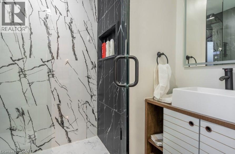 122 Queensdale Avenue E, Hamilton, Ontario  L9A 1K3 - Photo 9 - 40791796