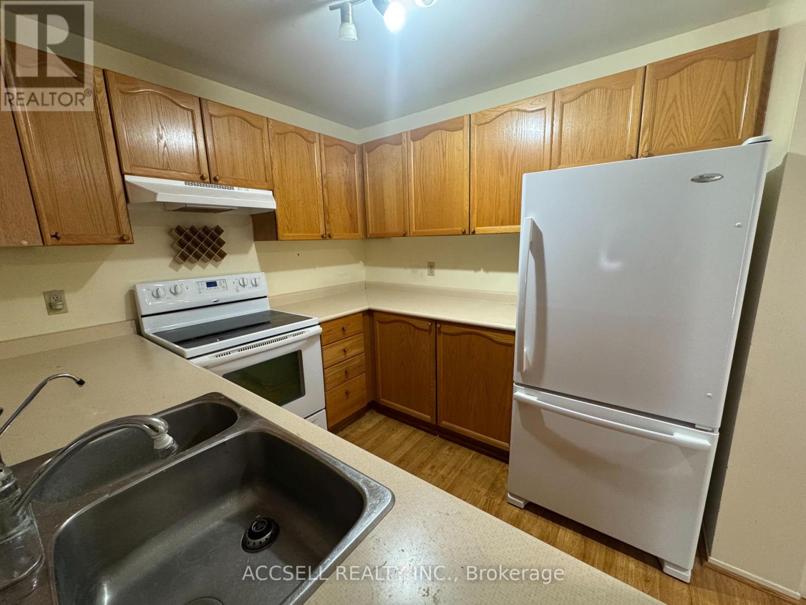 23 - 240 Highland Crescent, Kitchener, Ontario  N2M 5M6 - Photo 3 - X12594388