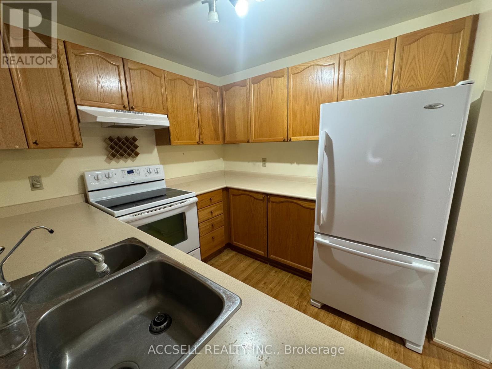 23 - 240 Highland Crescent, Kitchener, Ontario  N2M 5M6 - Photo 4 - X12594388