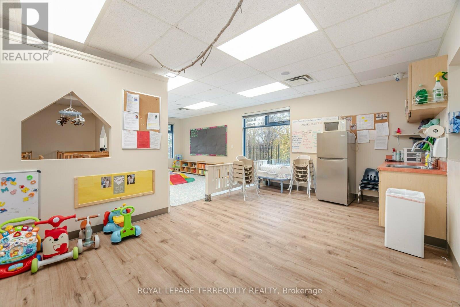 900 Golf Link Road, Hamilton, Ontario L9K 1J8 - Photo 8 - X12594400