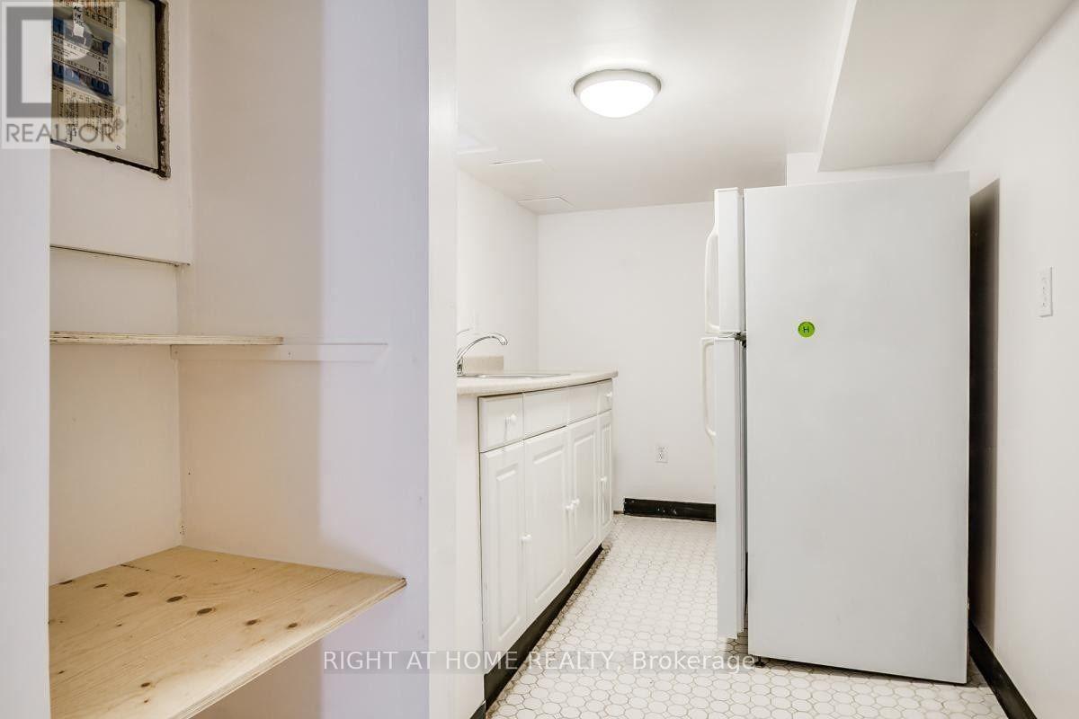 1738 Bayview Avenue, Toronto, Ontario M4G 3C4 - Photo 17 - C12592806