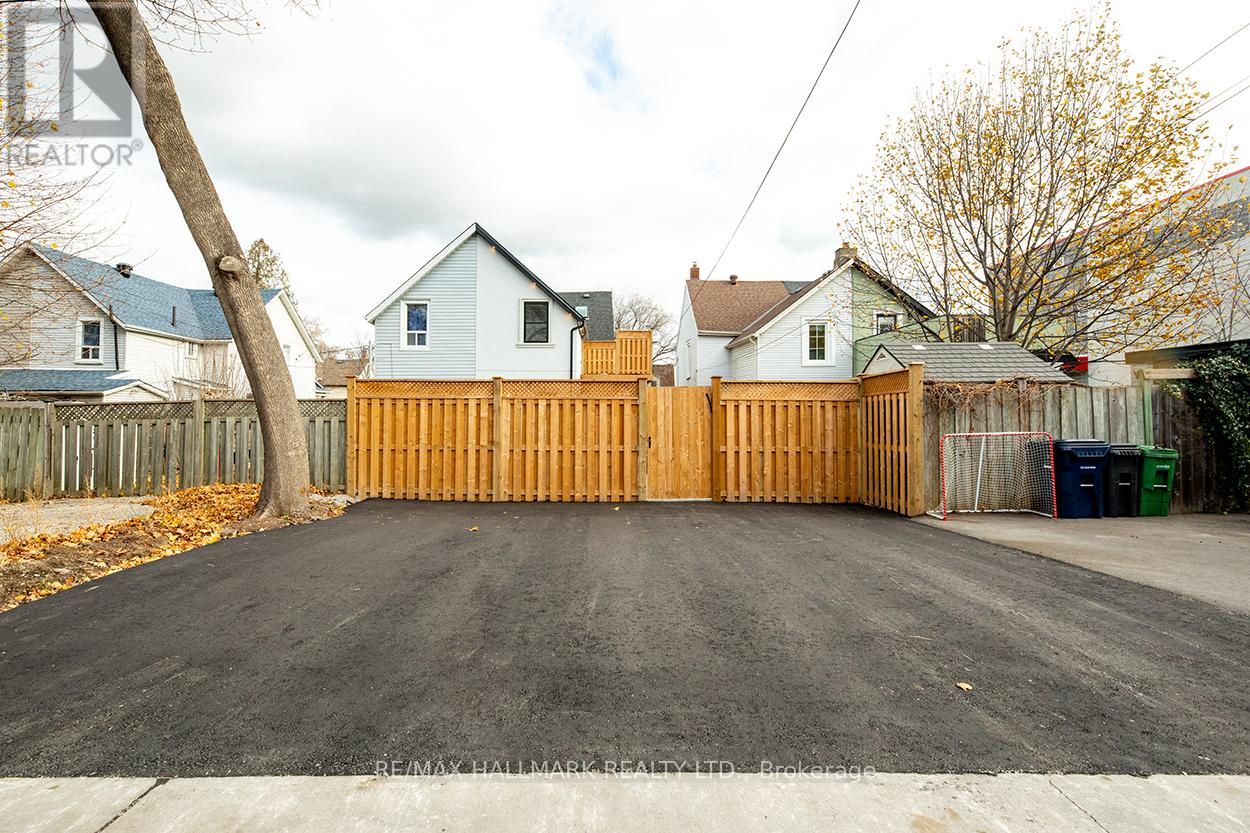 2nd Floor - 6 Luttrell Avenue, Toronto, Ontario  M4C 5E3 - Photo 21 - E12550764