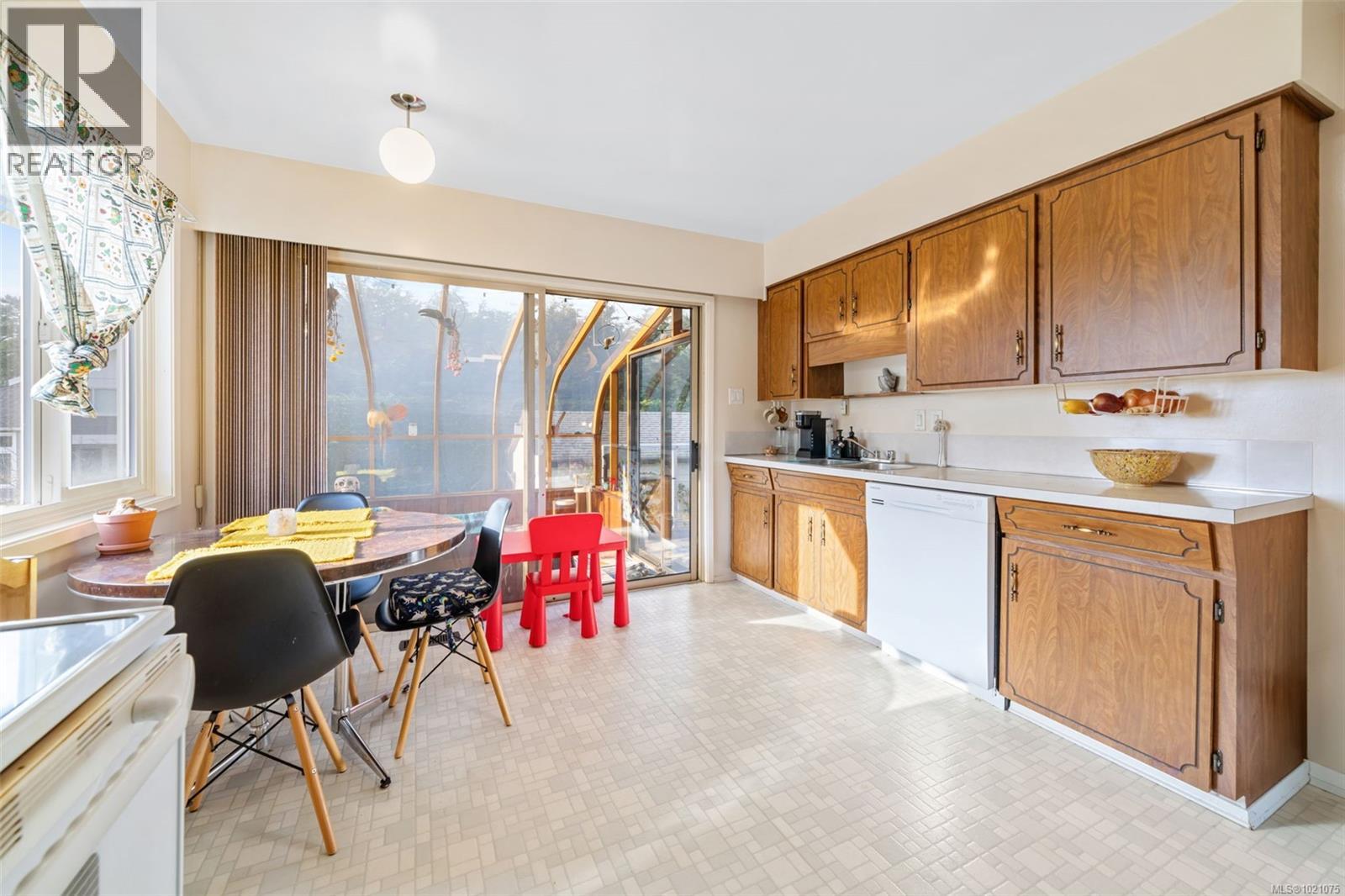 474 Sturdee St, Esquimalt, British Columbia  V9A 6R1 - Photo 10 - 1021075