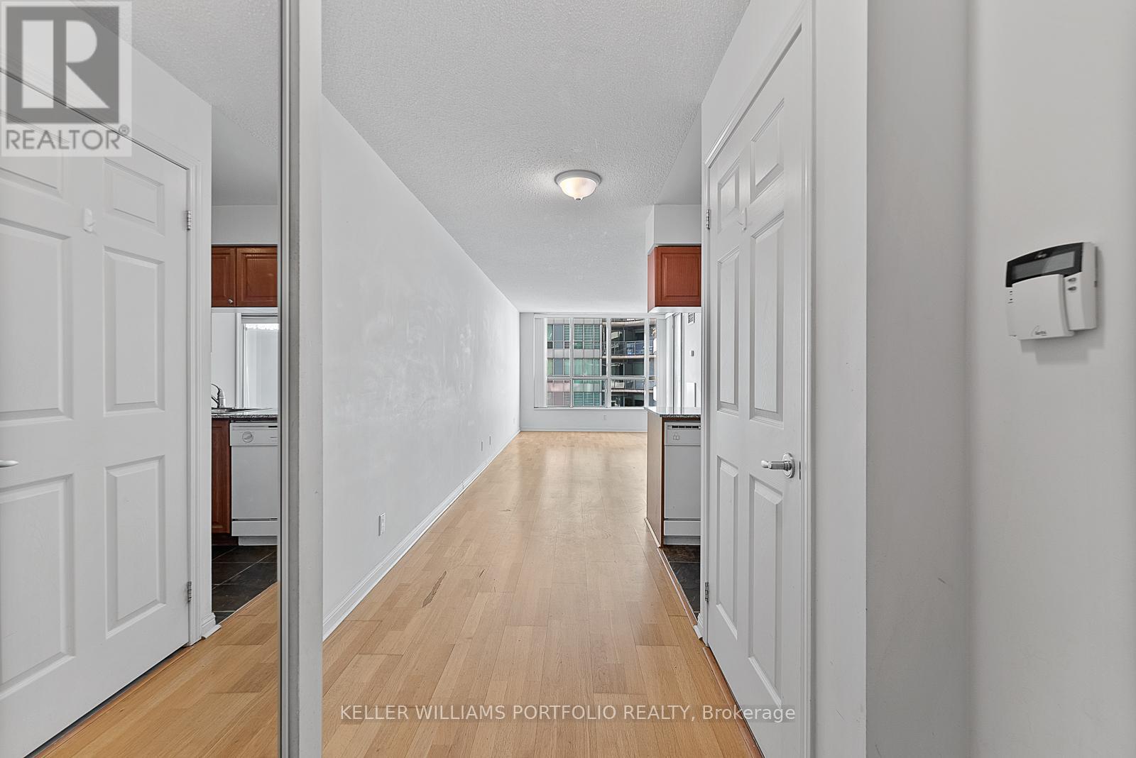 711 - 228 Queens Quay W, Toronto, Ontario M5J 2X1 - Photo 2 - C12594520