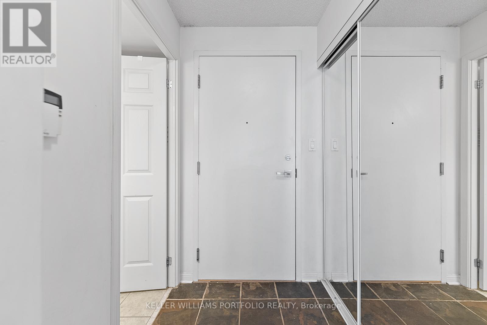 711 - 228 Queens Quay W, Toronto, Ontario M5J 2X1 - Photo 3 - C12594520