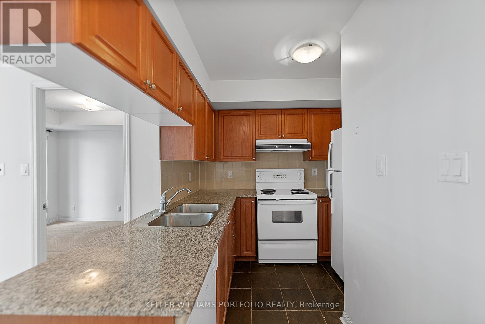 711 - 228 Queens Quay W, Toronto, Ontario M5J 2X1 - Photo 5 - C12594520