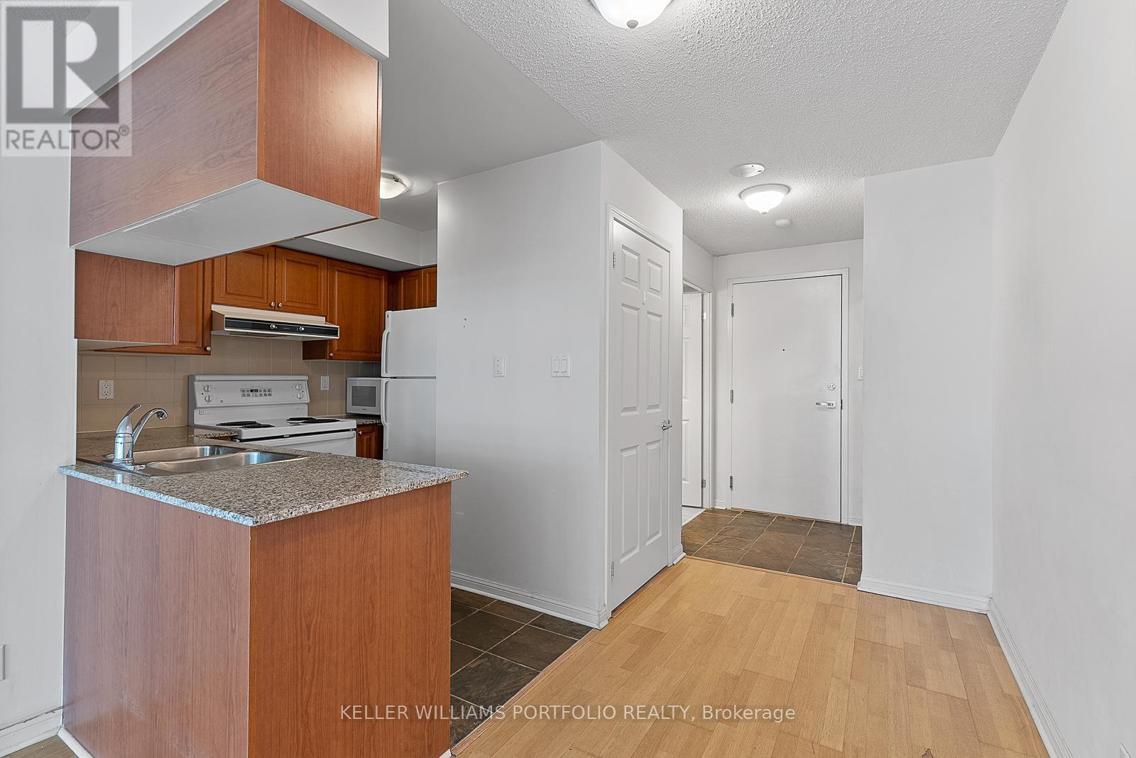 711 - 228 Queens Quay W, Toronto, Ontario M5J 2X1 - Photo 9 - C12594520